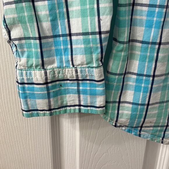 Boys Medium Button-down plaid shirt - Picture 4 of 4
